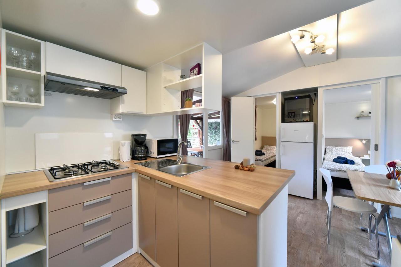 Mobile Home Posidonija Биоград на Мору Екстериор снимка