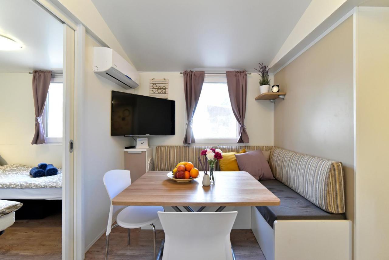 Mobile Home Posidonija Биоград на Мору Екстериор снимка