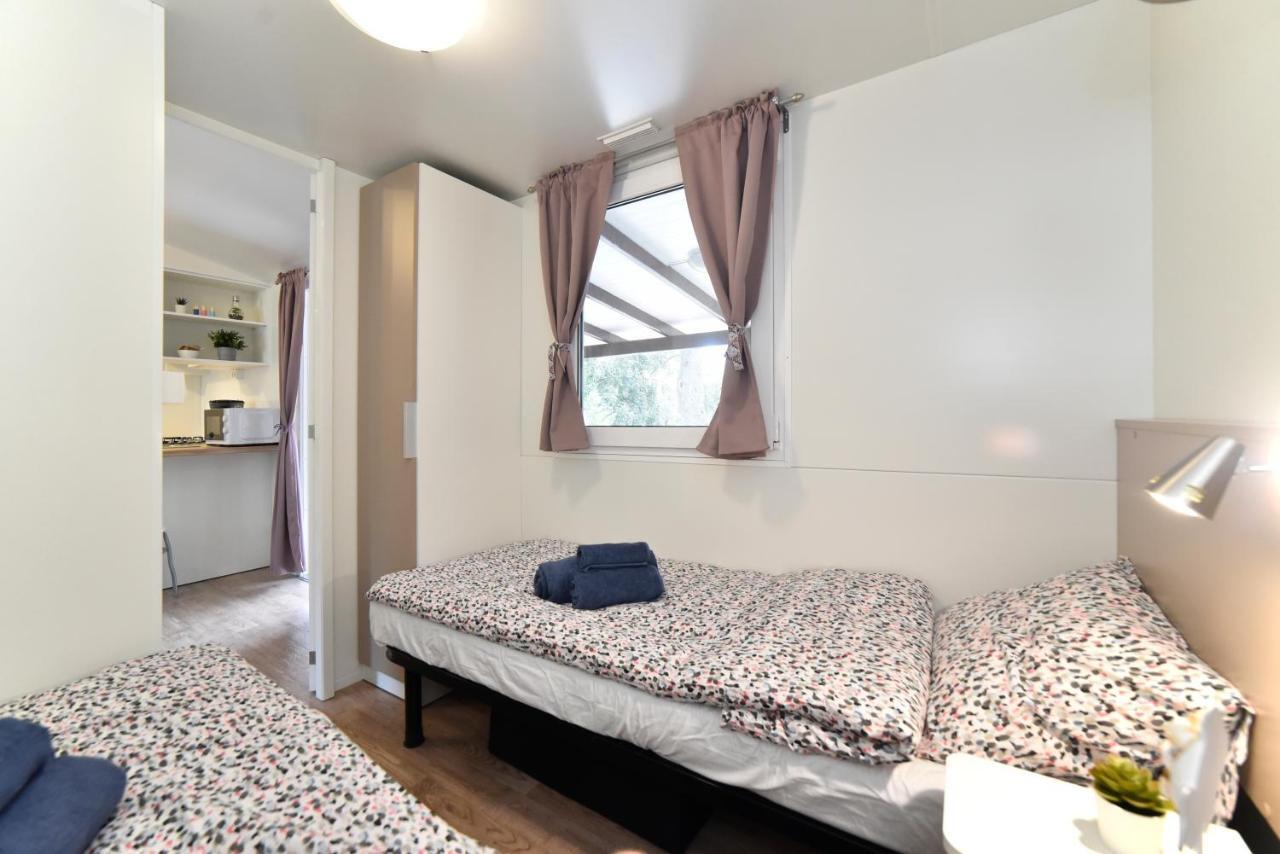 Mobile Home Posidonija Биоград на Мору Екстериор снимка