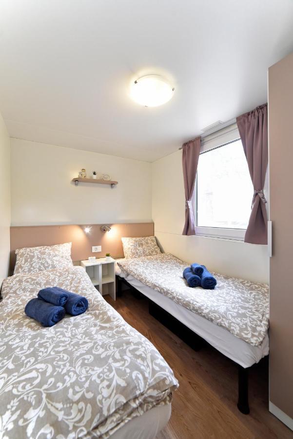 Mobile Home Posidonija Биоград на Мору Екстериор снимка