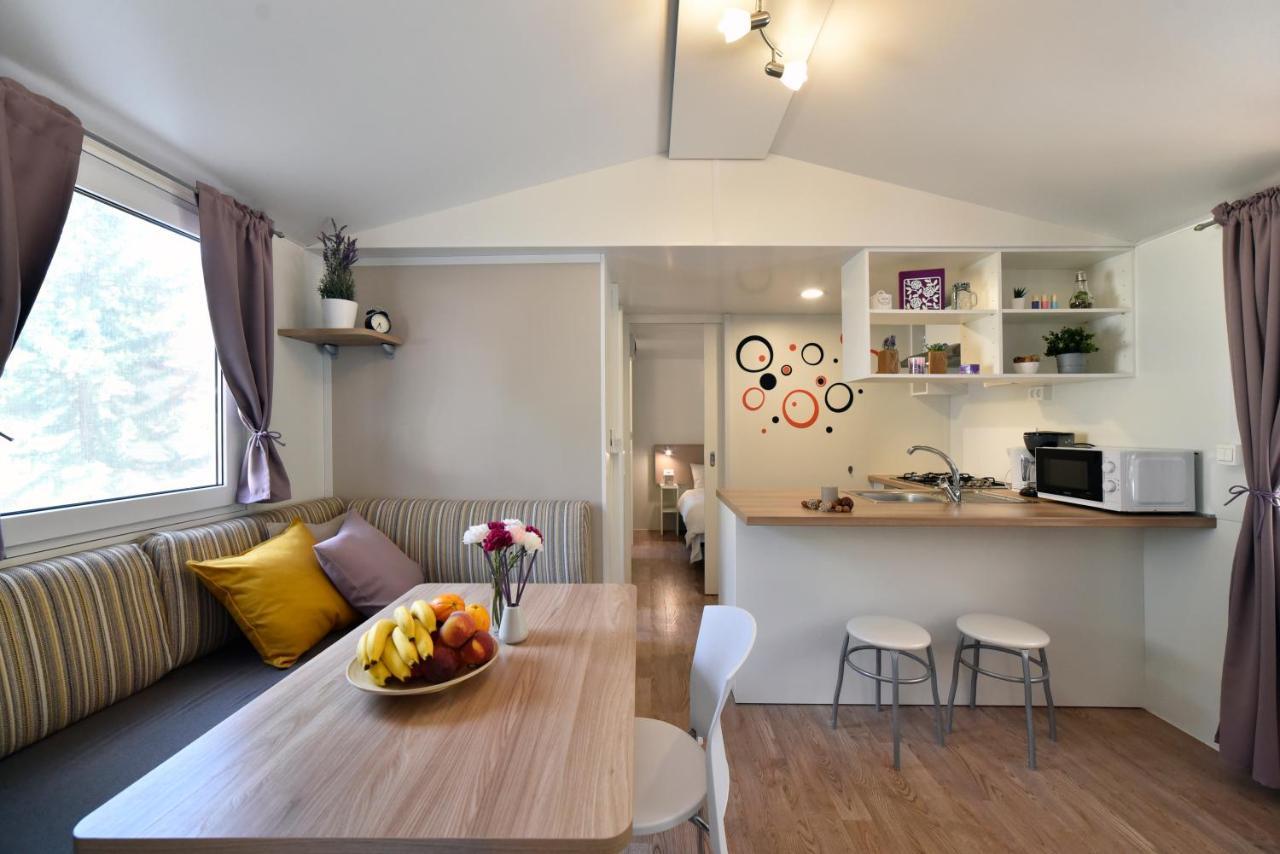 Mobile Home Posidonija Биоград на Мору Екстериор снимка