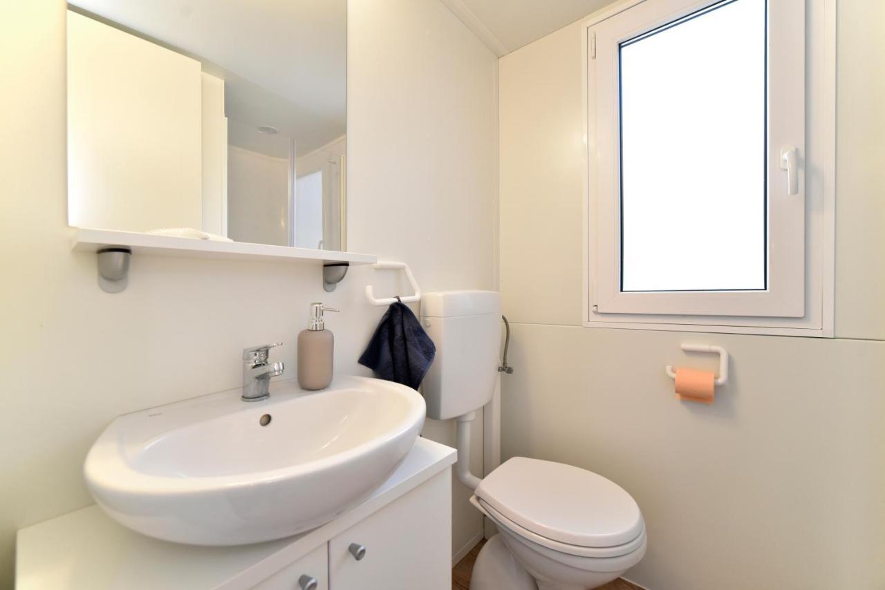 Mobile Home Posidonija Биоград на Мору Екстериор снимка