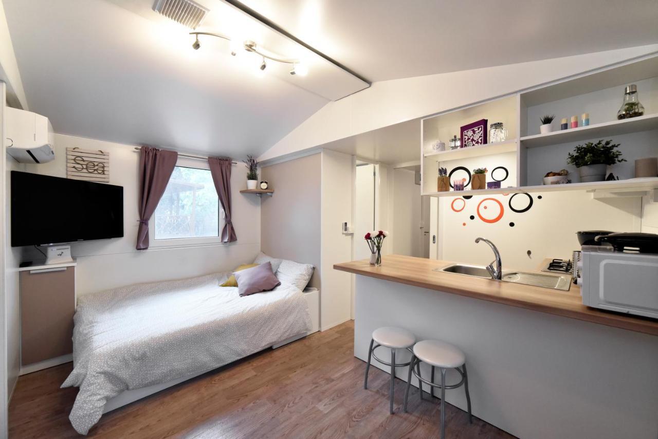 Mobile Home Posidonija Биоград на Мору Екстериор снимка